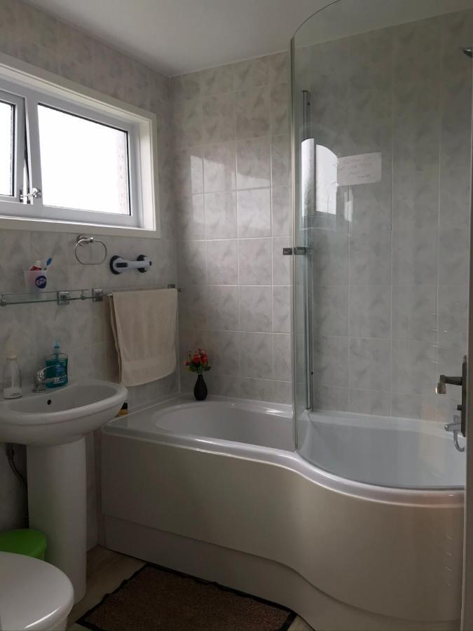 Quiet, spacious double bedroom! Peterborough Exterior foto